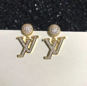 Shiny Glamour Brand Diamonds Ear Studs For Women Top 18K Gold Letter Dangle Earring Luxury Designer Jycken örhängen Vackra brudbröllopsmycken med presentförpackning