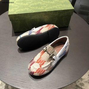 Novo designer crianças sapatos bebê sapato tamanho 24-35 caixa embalagem menina menino chinelos acessório de metal decoração da criança tênis nov25