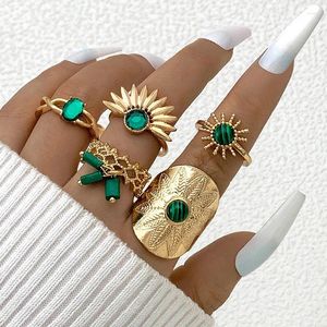 Cluster Rings Vintage Flower Green Crystal Stone Finger For Women Men Bohemia Sun Party Alloy Metal Jewelry Anillos 25419