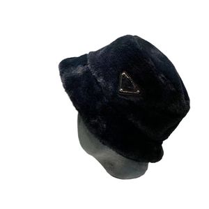 Marca de luxo designer gorro chapéus de malha moda inverno chapéu unisex versátil casual brimless chapéus quentes cashmere chapéus para homens e mulheres