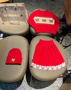 新しいデザイナーのベビートラックスーツニットガールズドレススーツサイズ100-160ベアジャケットキッズセータープリーツスカート冬の帽子Oct20