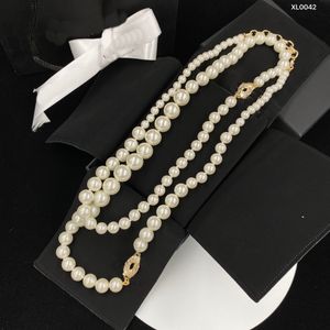 Luxury Quality Charm Pearl Long Chain Sweater Pendant Halsband med naturskalpärlor och Crystal Design Have Box Stamp Clothing Accessories With Box