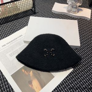 Lüks Beanhat Tasarımcı Buck Hat Kış Kış Erkek ve Kadın Moda Şapkası Sonbahar Yün Şapkası Alfabe Jacquard Unisex Termal Şapka Açık Balıkçı