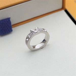 Con Box Love Ring da donna Coppia di anelli da uomo moda neutro intagliato smalto tre colori accessori di gioielli Prima scelta per Gather252F