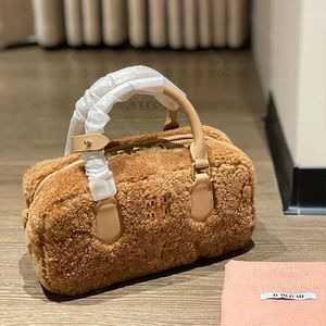 Miui Tote bag top quality Matelasse bowling square travel bag Miui wallet shoulder Designer tote handbag Womens Men Designer purse Luxury Plush clutch bags