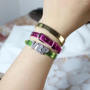 Bangle Through Slide Charms litery Alphabet 50 Bransoletka Opaska 8 mm szerokość 21 cm długość warstwa perlitów biżuteria dla kobiet prezent dla dzieci