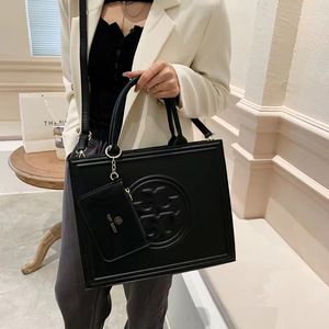 Large Capacity Bag Women's 2023 Winter New Trendy and Fashionable Handbag Simple and Retro Atmosphere Women's Shoulder Bag AAAAA