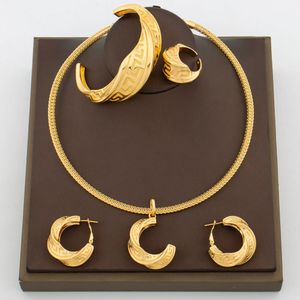 Bröllopsmycken set Dubai Gold Color Set Hoop örhängen och pendellbröllop Party Plated Design Manschett Bangle Ring Anniversary 231201