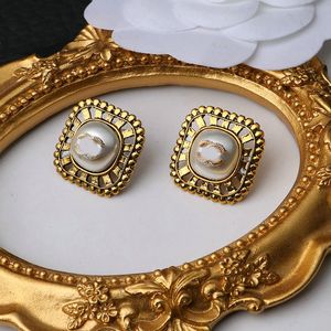 Klassiskt varumärkesbrev diamant studörhängen designer smycken 18k guld pläterade lyxörhängen kvinnor smycken tillbehör
