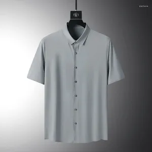 Mäns casual skjortor 2024 Summer Mens Solid Color Kort ärm skjorta Män Lossa Elasticitet svart vit snabb torr silke man 8xl