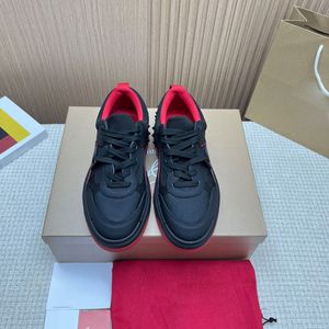 Sapatos de vestido Sneaker Mulheres Homens Basquete Vermelho Bottoms Trainer Sapatos Nuvem Baixo Preto Branco Astroloubi Track Boy Couro Ao Ar Livre Run Flat Casual Run Tênis Tênis Presente