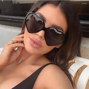 Óculos de sol na moda grande forma de coração mulheres sexy moda preto oversized óculos de sol para feminino masculino festa viagem máscaras eyewear