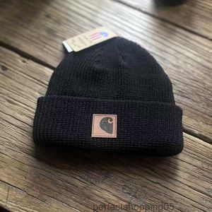 Chapéu de malha de designer feito de fibras acrílicas material gorro unissex padrão de letras adequado para homens e mulheres na primavera outono inverno7vca