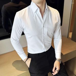 Camicie Casual da uomo a righe 2023 autunno camicia slim fit a maniche lunghe stile britannico streetwear abito solido abbigliamento di moda