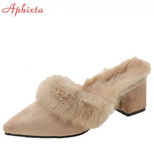 Pantofole Aphixta Calde Pantofole in vero pelo di coniglio Scarpe da donna Inverno Punta a punta Luxury Vera pelliccia Tacco quadrato Lady Mujer Diapositive per interni 231130