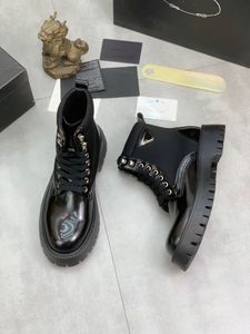 Erkek ayak bileği bot üst düzey ayakkabılar fırçalanmış üçgen-logo re nylon erkek ayak bileği-botlar tıknaz pabucu taban platformu motosiklet patikleri siyah buzağı deri kutu 38-45eu lüks