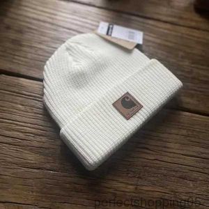 Designer stickad hatt gjord av akrylfibrer material beanie unisex brevmönster lämpligt för män och kvinnor på vårens hösten vintersxj8