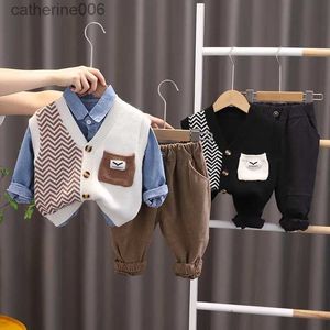 Set di abbigliamento 2023 Autunno Baby Boy Outfit manica lunga cardigan lavorato a maglia Canottiere con pantaloni di velluto a coste Camicia con colletto rovesciato 3 pezzi Set di vestitiL231202