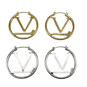 Lüks Tasarımcı Çember Küpeler Bakır Alaşım 18K Altın Kaplama Aşk Mektubu Doğru Marka Logo Takı Kadın Mücevherleri Seyahat Hediye Küpe