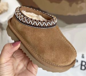 2024 UG G Kids Toddler Tasman II Slippers Tazz Baby boots Chestnut Fur Slides Sheepskin Shearling Classic Ultra Mini Boot Winter Mustard Seed Mules New style