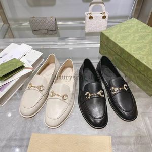 Mules Leather slipper fue slippers Round toe loafer backless design quilted hardware 100% leather Woman man mule Mules luxury Slip on princetown slippers 02