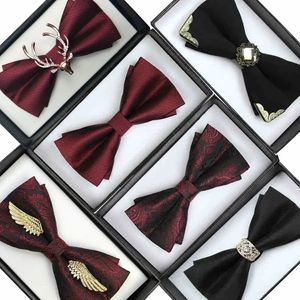 Bow Ties Męska muszka kołnierzowa Prezent Wedding Prezent Mężczyzna oblubieńca Człowiek Czerwony Bractwo Doroczne spotkanie Pure Black Blue Tiew 231202