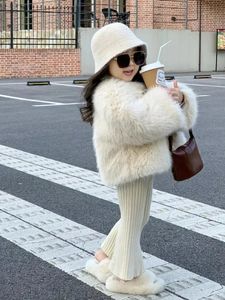 ダウンコートコート2023 Wintre Girls Plush Thesing Children Clothing Versatile Furs Cotton Fashion Outerwear Simple Warm 231202