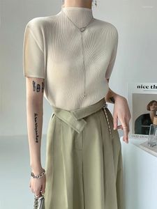 Kvinnors T-skjortor Miyake Pleated Short Sleeve Solid Color Topps Women 2023 Summer Korean Y2K Style Causal Elegant Turtleneck Diap T-shirt