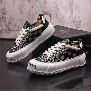 Nuovi Uomini Suole Spesse Scarpe da Tavolo Personalità della Moda Scarpe di Stoffa per Studenti Low Top Scarpe Sportive Casual Stringate Scarpe alla Moda 10A39