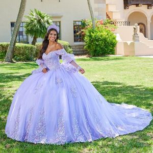 Lavendel glänsande quinceanera klänningar ärmlös kristallsekvenserad bollklänning från axeln applique spetskorsett vestidos para xv anos