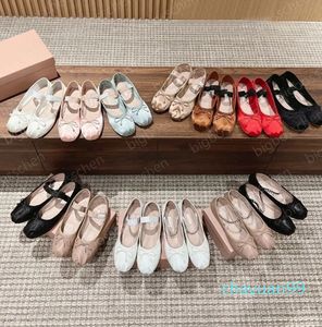 Luxo Bow Silk Round-toe Mulheres Ballet Flat Shoes Strap Boat Designer Bottom Mary Jane Confortável Retro Elástico Preto e Branco Rosa Cinza Vermelho