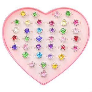 Bandringe 36 Stück farbige Strass-Edelstein-Ringe in Box, verstellbar, für kleine Mädchen, Juwelen, Kinder, Kinder, Geschenk, Pre-Drop-Lieferung, Schmuckring Dh8Uv