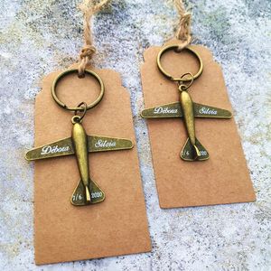Andra evenemangsfestleveranser 50st/Lot Wedding Presents för gäster Personlig Vintage Airplane Key Chain Favors Wedding Souvenirs Party Gifts With Cards 231202