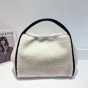 Kvällspåsar faux päls tote för kvinnor lyxiga designer handväskor purses 2024 i imitation lambwool topphandtag stor kapacitet axel axel