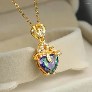 Collane con ciondolo Huitan Collana unica con cuore multicolore CZ per donne Splendide gioielli alla moda per la festa di anniversario di matrimonio della sposa