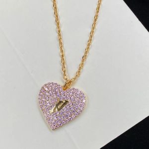 High End Popular Female Designer Letter Pendant Necklace Chain Fashionabla och Grand Jewelry Party Valentine's Day Anniversary Commemorative Jewelry