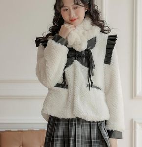 2024 Pelle e pelliccia delle nuove donne Bianco Fragrante Stile Design Sensi Stile cinese Cappotto di pelo di agnello Cappotto da donna Autunno e inverno Piccolo cappotto di pelliccia corto Tredici file