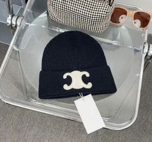 Designer de luxo Beanie Bordado Chapéu Mulheres Moda Carta Cap Popular Quente Estiramento À Prova de Vento Multi-cor de Alta Qualidade Cashmere Chapéu de Inverno