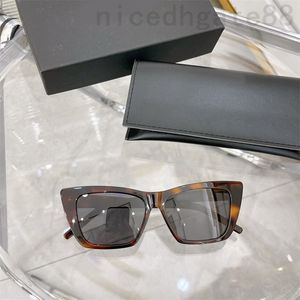 Luxury Solglasögon 276 MICA DESIGNER SUNGLASSER Kvinnor Fashion Retro Cat Eye Black Red Brown Frame Summer Mens Solglasögon Solid Color Driving GA033