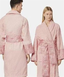 Designer Men's Pyjamas Men's and Women's Nightrowns Five-Star Pure Cotton Absorbent Jacquard Thick Retro Bathrobe Long Home Fashion Bathrobe Z6