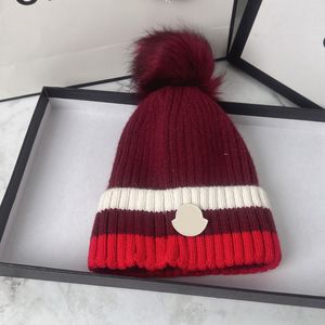 Moda Tasarımcı Şapkalar Erkek ve Kadın Sevimli Top Beanie Sonbahar/Kış Termal Örgü Şapka Marka Bonnet Yüksek Kaliteli Ekose Kafatası Şapkası Lüks Sıcak Kapak Noel Hediyeleri