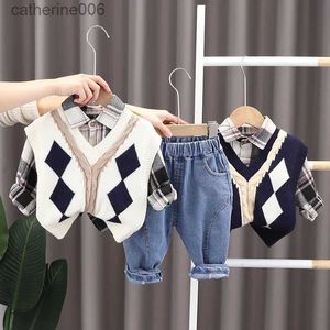 Conjuntos de roupas Olekid 2023 Primavera Outono 3 PCS Bebê Meninos Conjunto de Roupas Suéter Cardigan Colete Manga Longa Camisas Jeans Calças Meninos Roupas SetL231202