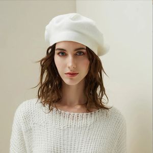 Beralar Beret Kadınlar Sonbahar ve Kış Şapkası Moda Deseni Çizgili Sıcak Tavşan Saç Örgü Çok yönlü siyah Beyaz Kırmızı Beanie Cap 231201