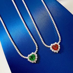 2023 Choucong Marka Kalp Kolye Soylu Takılar Gerçek 100% 925 STERLING Gümüş Kalp Şekimi Emerald Ruby Moissanit Pırlanta Partisi Kadın Tennies Kolye Sevgililer