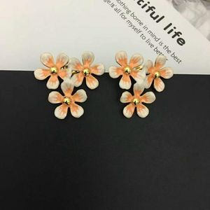 Nya ankomster lyxdesigner Kvinnorörhängen Emaljblommor örhängen för kvinnor Fashion Party Jewelry 3251970