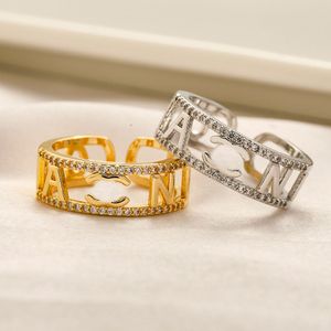 Anelli di design di lusso Gioielli Women Women Letter Gold Diamond Gemstones Anello Fine Finger Love Ring Regali di Natale