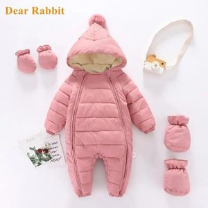 Rompers 2023 Född huva plus sammet varma pojkar Snowsuit Toddler Snow Suit Baby Girl Clothes Cotton Född Jumpsuit 231202