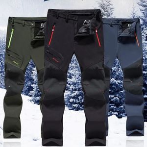 Pantaloni da esterno Inverno Softshell in pile da trekking da uomo Trekking all'aria aperta Pesca campeggio Arrampicata Sci Pantaloni caldi Pantaloni impermeabili 6XL 231202