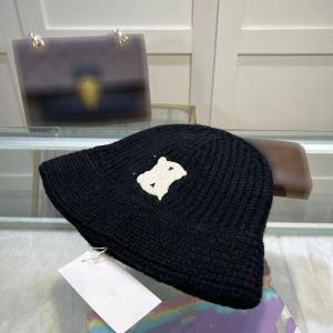 Designer Beanie enkel och elegant stil chic och fashionabla modekläder med högkvalitativa produkter