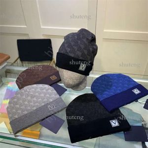 Ekose Tasarımcı Beanie Tasarımcı Şapkalar Erkekler için Örme Bonnetler Kış Şapkası Termal Kafatası Kapağı Kayak Seyahat Klasik Lüks Beanies Brown 253